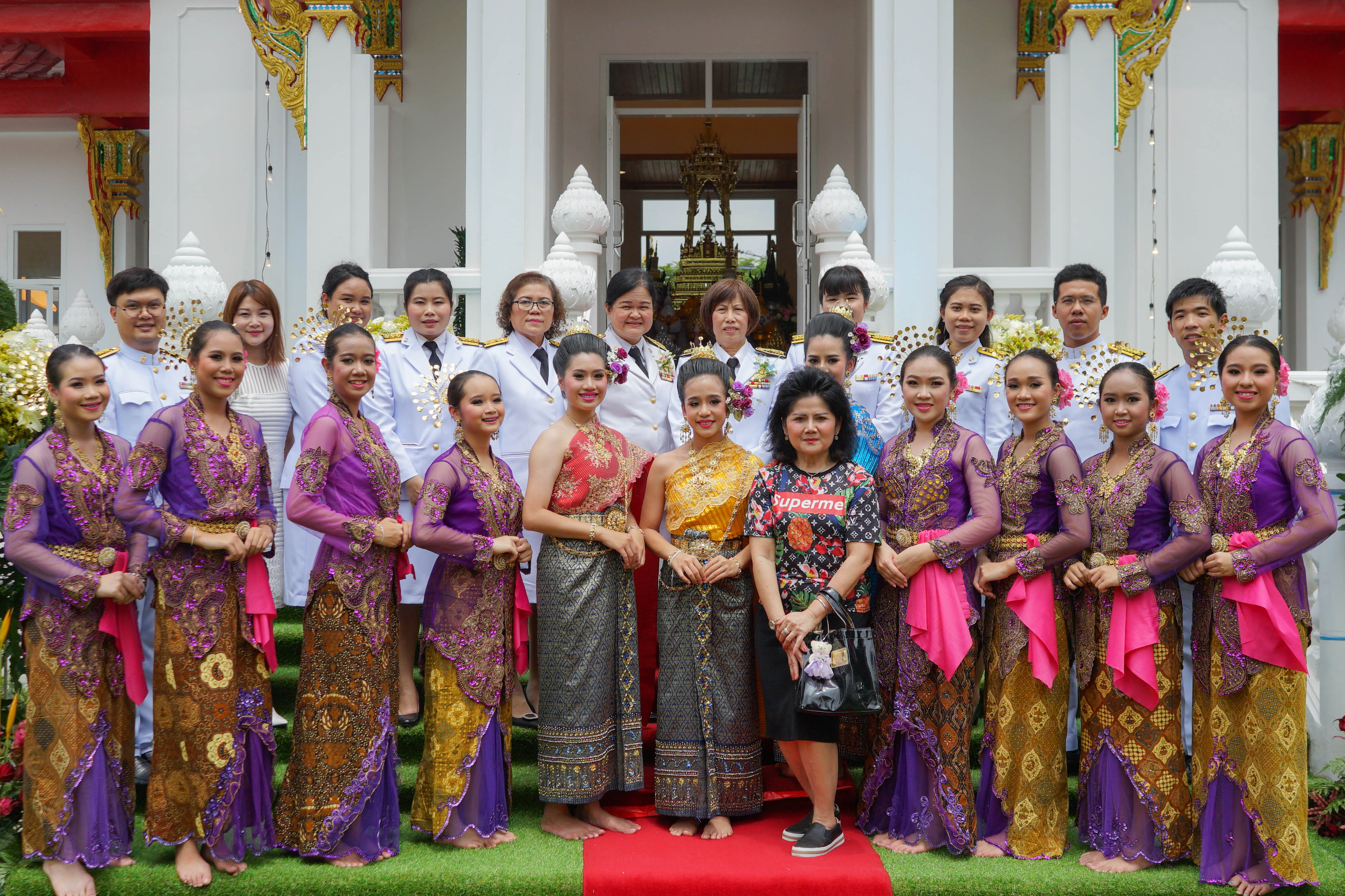 โรงเรียนมัธยมวัดนายโรงร่วมทำบุญและเป็นเจ้าภาพทอดผ้าป่าสามัคคี เนื่องในพิธีสมโภชพระบรมสารีริกธาตุ