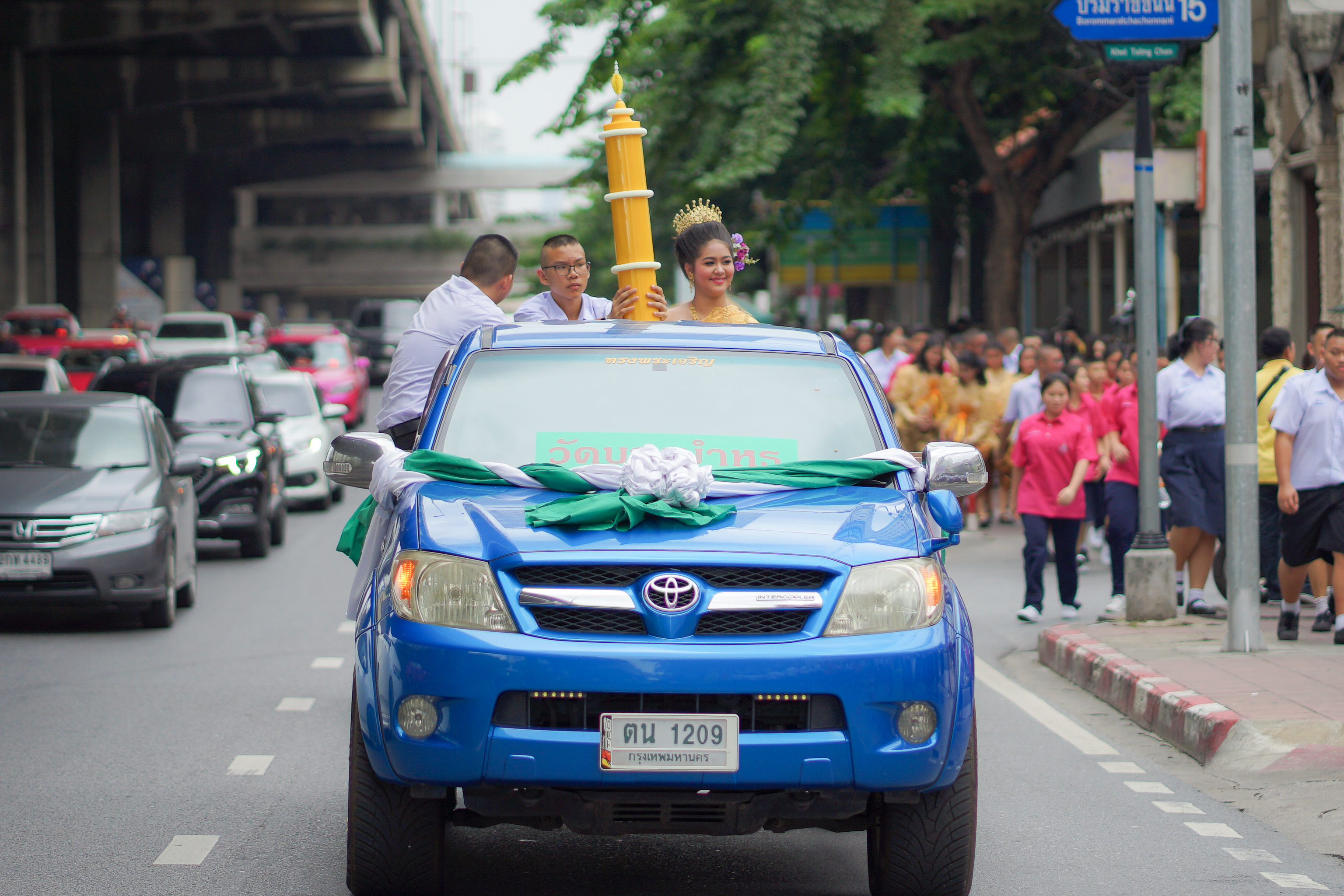 โรงเรียนมัธยมวัดนายโรงจัดกิจกรรมหล่อเทียนและแห่เทียนจำนำพรรษา เนื่องในวันเข้าพรรษา