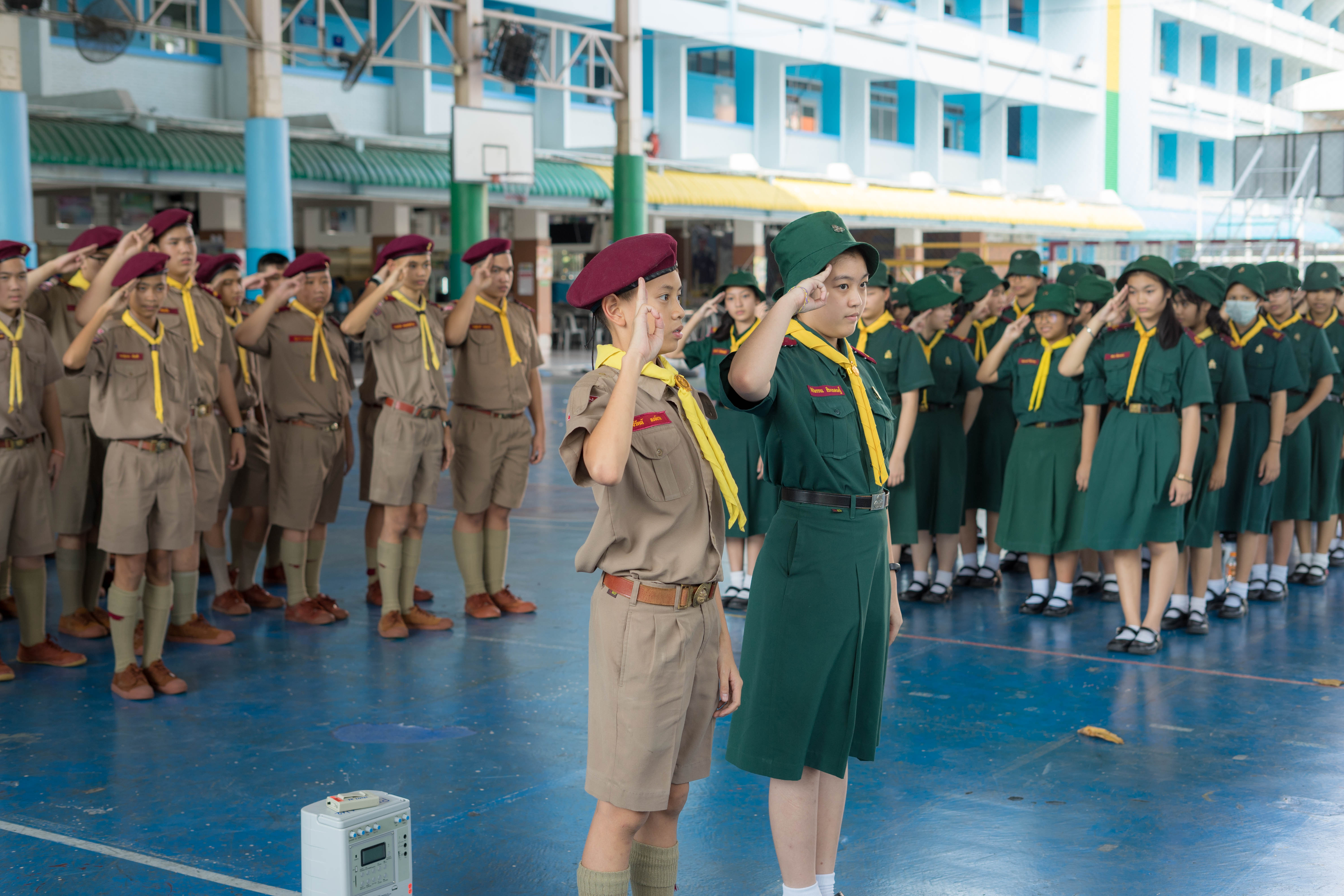 งานกิจกรรมพัฒนาผู้เรียนโรงเรียนมัธยมวัดนายโรงจัดกิจกรรมพิธีเข้าประจำกองและประดับอินทรธนู ลูกเสือ -เนตรนารีสามัญรุ่นใหญ่ระดับชั้นมัธยมศึกษาปีที่ 1