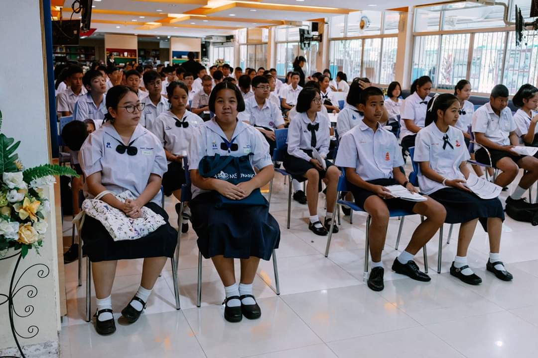 ประกาศรายชื่อนักเรียนที่มีสิทธิ์สอบสัมภาษณ์วัดทักษะทางด้านภาษาอังกฤษและประเมินบุคลิกภาพ เพื่อคัดเลือกเข้าเรียนชั้นมัธยมศึกษาปีที่ 1 ห้องเรียนพิเศษ (English Program , Mini English Program) ปีการศึกษา 2562