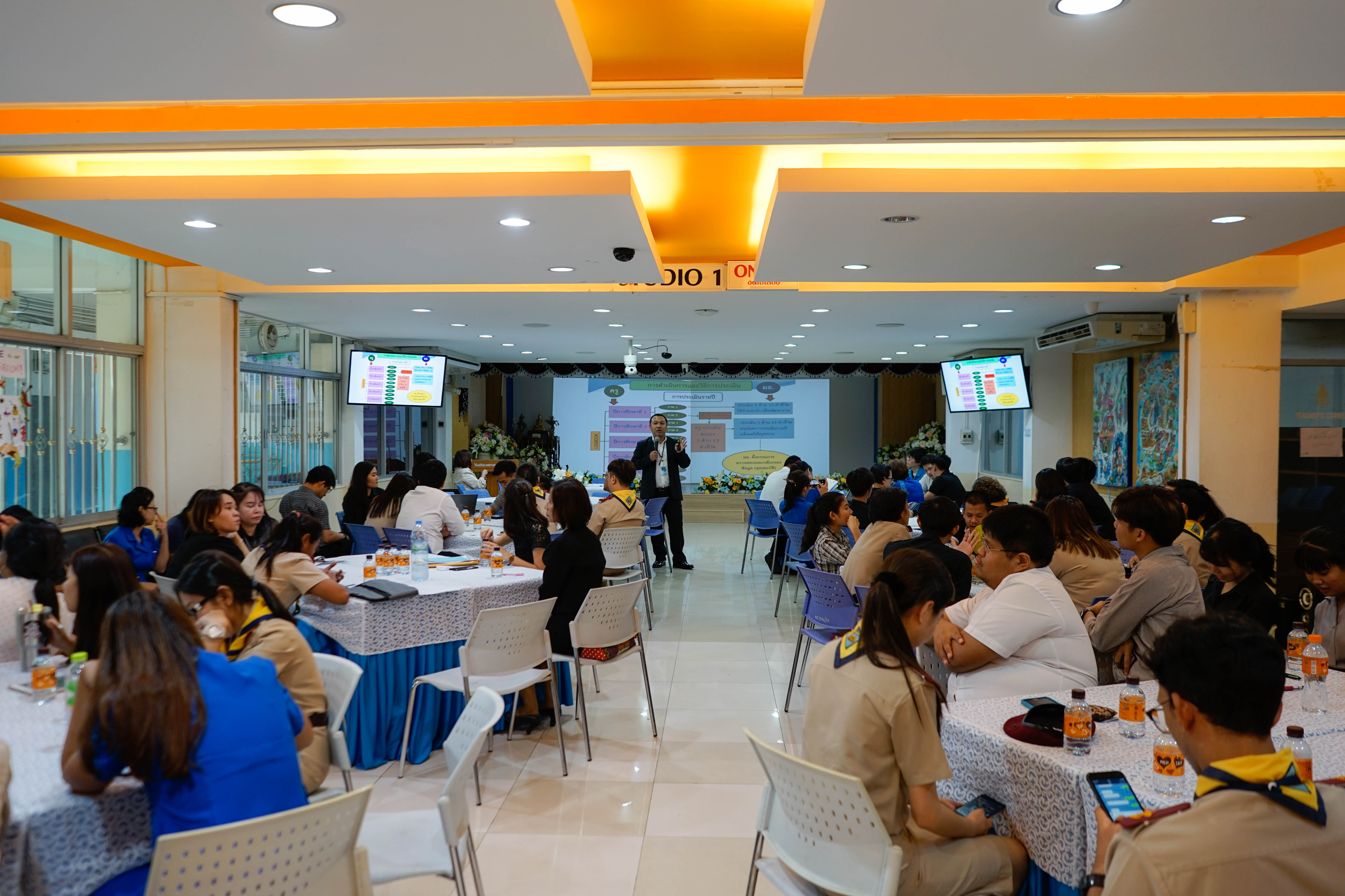 โรงเรียนมัธยมวัดนายโรงจัดการประชุมหัวข้อ  ชุมชนแห่งการเรียนรู้ทางวิชาชีพ (Professional Learning Community PLC)