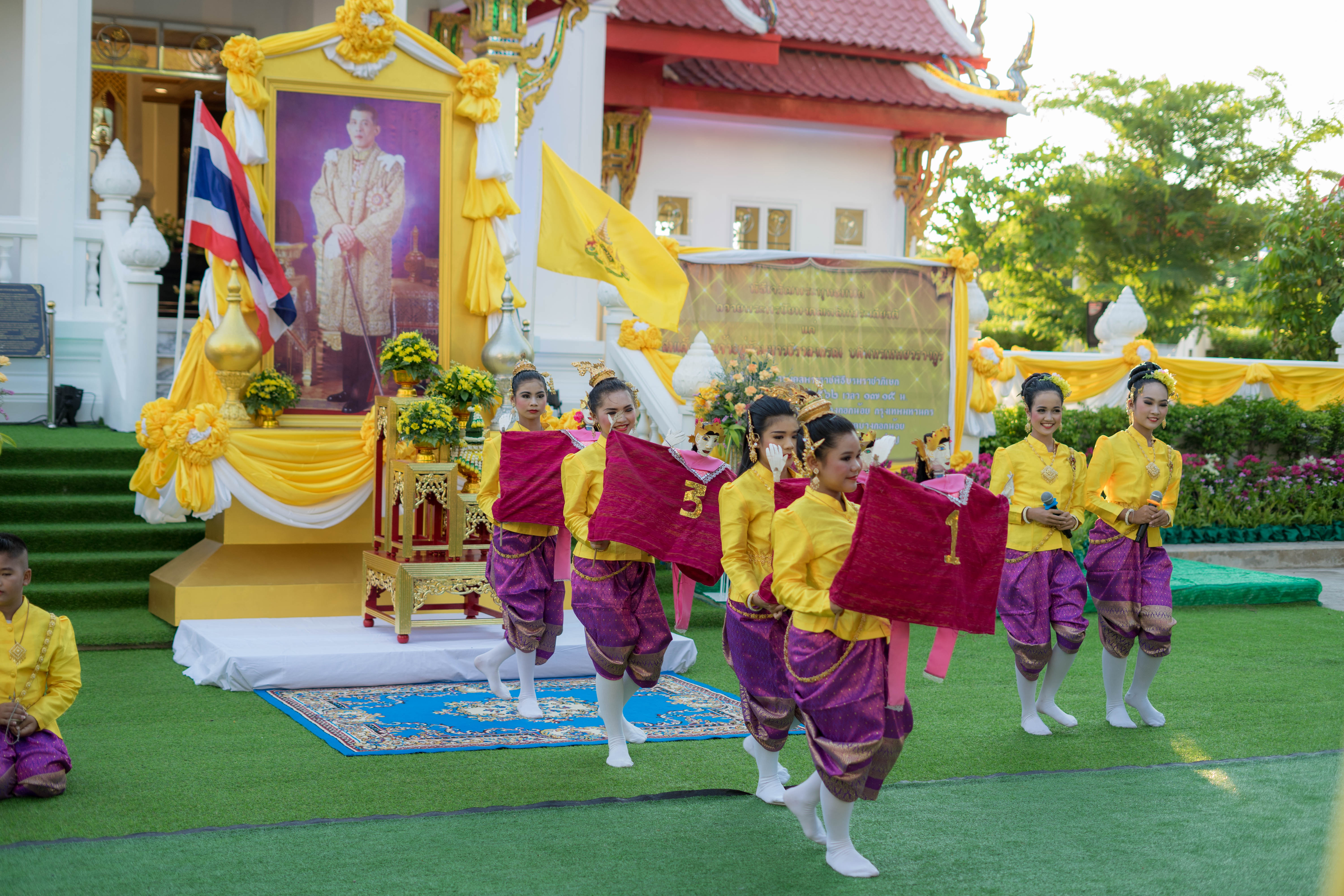 โรงเรียนมัธยมวัดนายโรง เข้าร่วมพิธีเจริญพระพุทธมนต์ ถวายพระพรชัยมงคลเฉลิมพระเกียรติ แด่สมเด็จพระเจ้าอยู่หัวมหาวชิราลงกรณ บดินทรเทพยวรางกูร