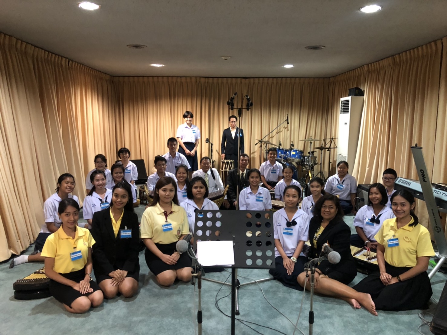 นักเรียนชุมนุมดนตรีไทยนาฏศิลป์ โรงเรียนมัธยมวัดนายโรง เข้าบันทึกเทปวิทยุกระจายเสียง บรรเลงดนตรีไทย กล่าวบทอศิรวาทถวายพระพร เนื่องในโอกาสวัน​เฉลิม​พระ​ชนมพรรษา​พระบาทสมเด็จ​พระเจ้าอยู่หัว