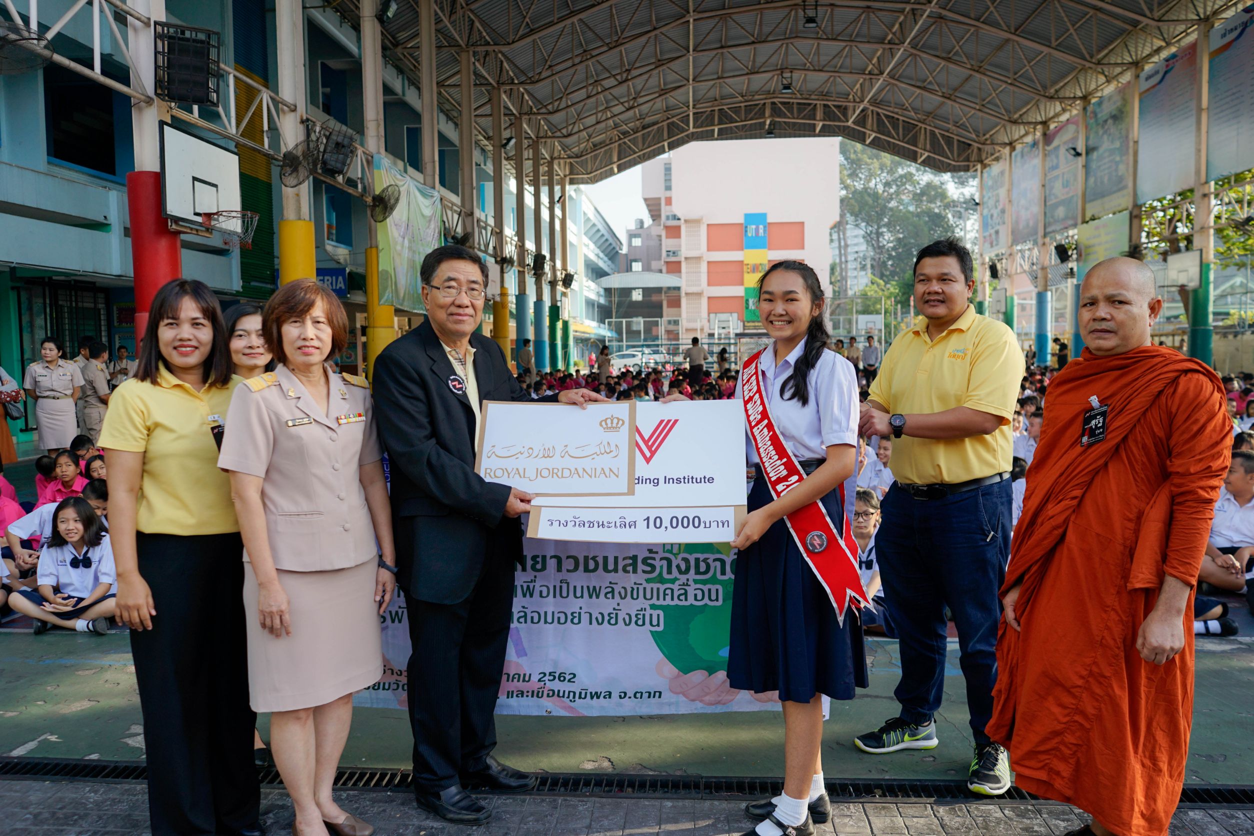 น.ส.มินนา​ กระถินทอง​ นักเรียน​ชั้นมัธยมศึกษา​ปีที่​ 4/1 เป็นตัวแทนเยาวชนไทยไป รับรางวัลและเปิดตัวในฐานะทูตเป้าหมายระดับโลก